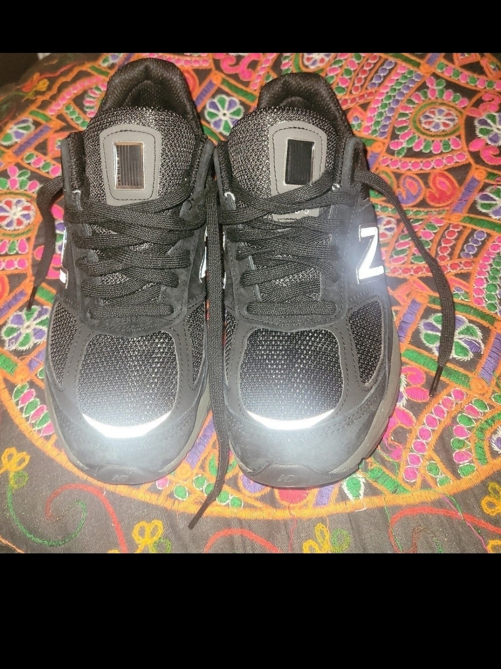 New Balance Black Unisex Athletic Sneakers